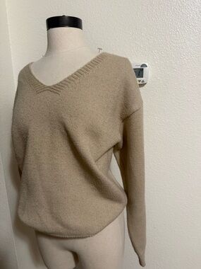 Everyday V-Neck Sweater in Light Beige